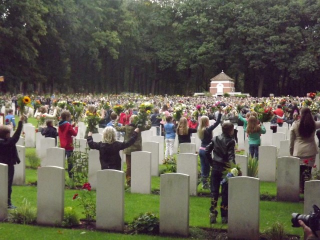 commemoration-war-cemetery-oosterbeek