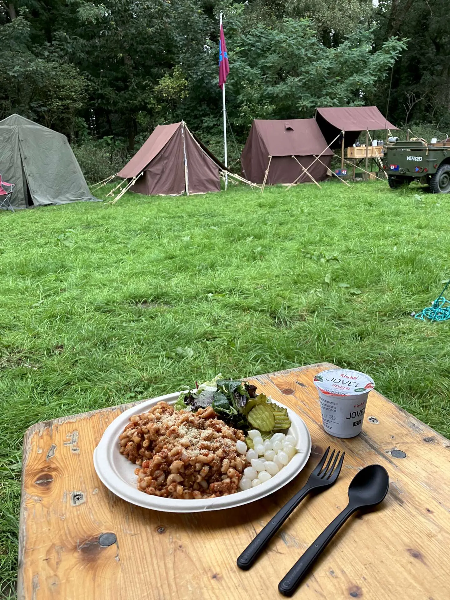 Airborne-Battle-Wheels-Oosterbeek-dinner ate the camp